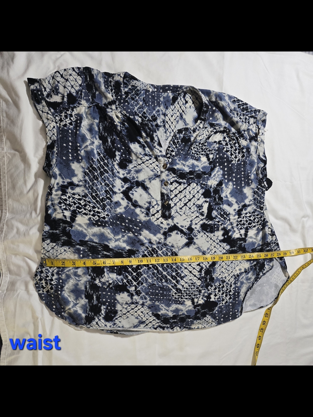 Blue & Cream Abstract Print Short Sleeve Blouse Pleated Back Detail - Picture 10 of 11